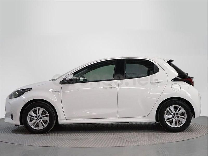 Usado Toyota Yaris Hybrid Business Edition 116 CV (85 kW) 2024 Blanco Berlina