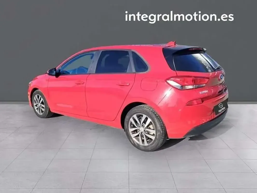 Usado Hyundai i30 95 CV (69 kW) 2020 Rojo Utilitario