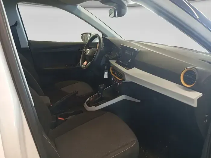 Usado Seat Arona Style 115 CV (84 kW) 2025 Blanco SUV