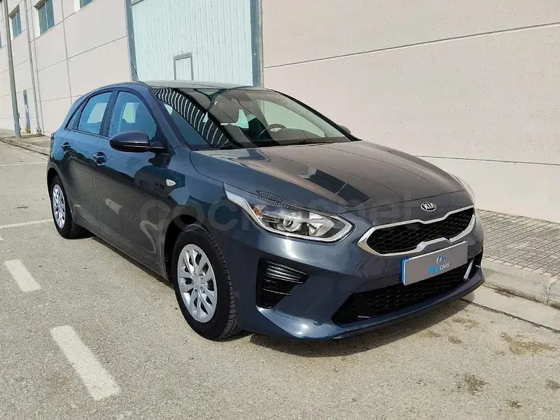 Usado Kia Ceed 120 CV (88 kW) 2019 Azul Utilitario