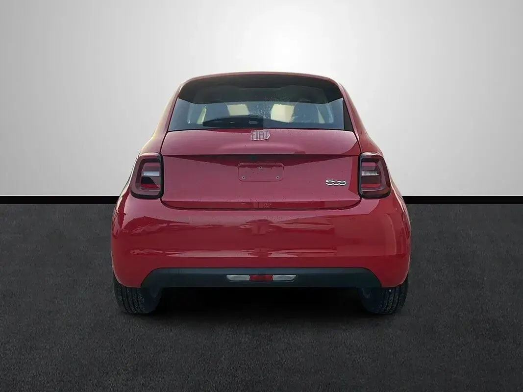 Usado Fiat 500e Red 86 kW (118 CV) 2023 Gris Utilitario