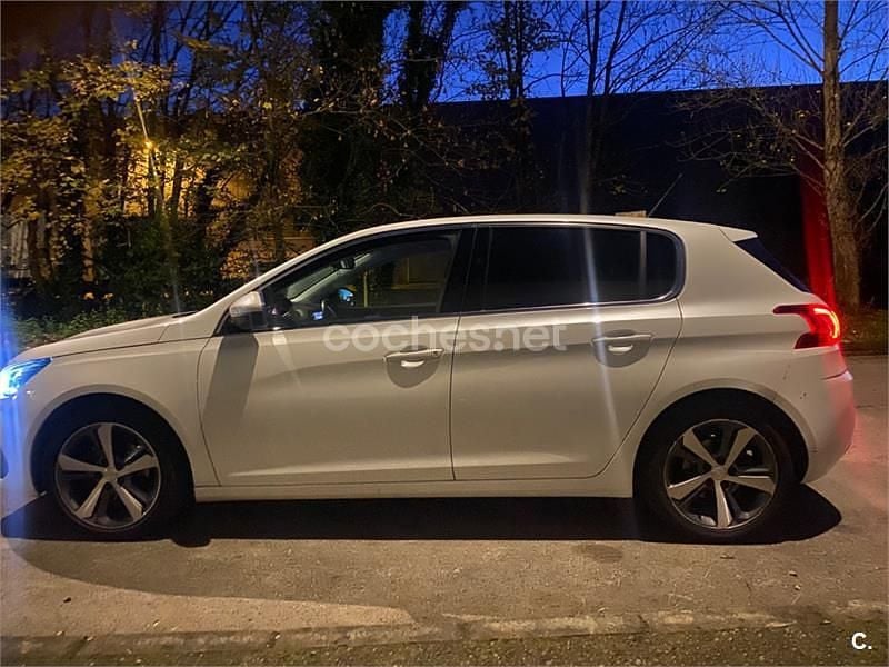 Usado Peugeot 308 Allure 130 CV (95 kW) 2019 Blanco Berlina