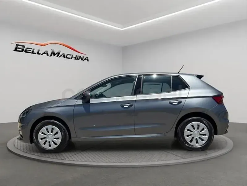 Usado Skoda Fabia Essence 80 CV (58 kW) 2025 Gris / plata Utilitario
