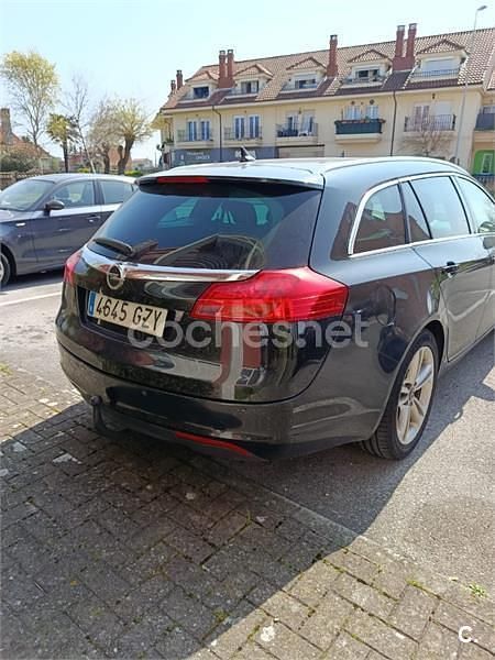 Usado Opel Insignia Sport 130 CV (95 kW) 2010 Negro Familiar