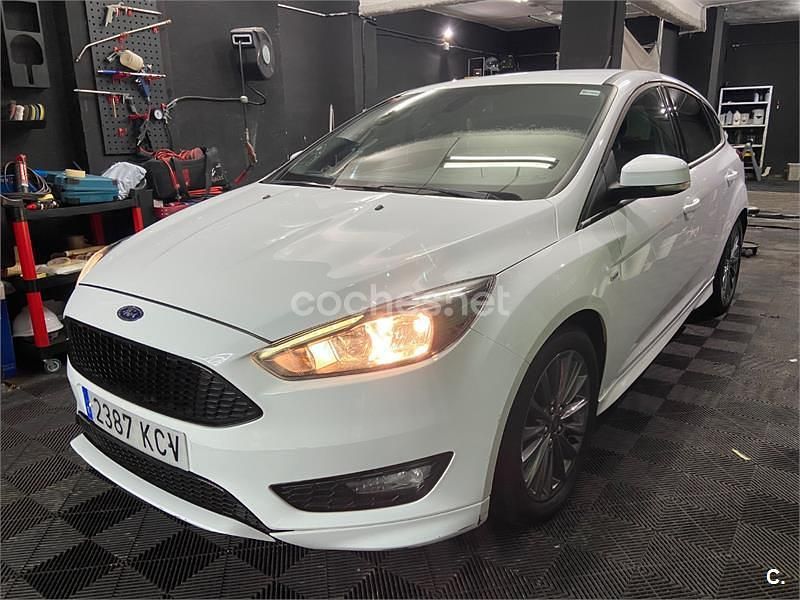 Usado Ford Focus ST-Line 125 CV (91 kW) 2017 Blanco Berlina