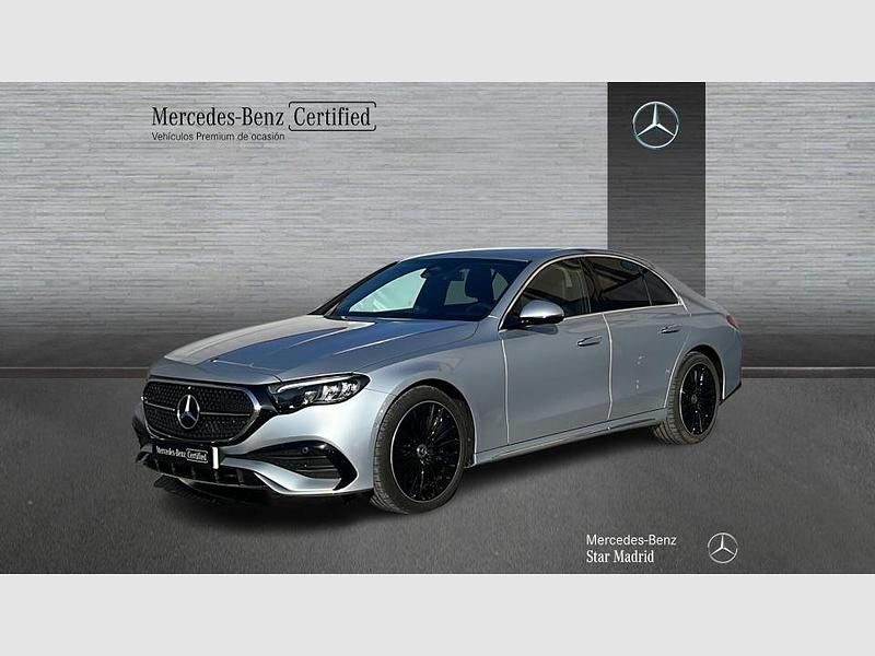 Usado Mercedes E220 AMG line 197 CV (144 kW) 2025 Gris Berlina