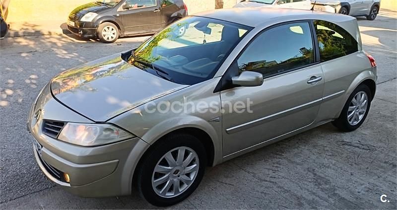 Beige Usado 2007 Renault Mégane II Berlina | 3000 € (Precio justo) - Imagen 1/4