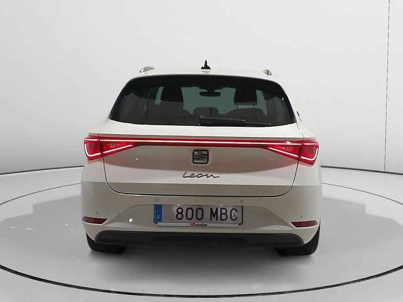 Usado Seat Leon Style 116 CV (85 kW) 2022 Blanco Berlina