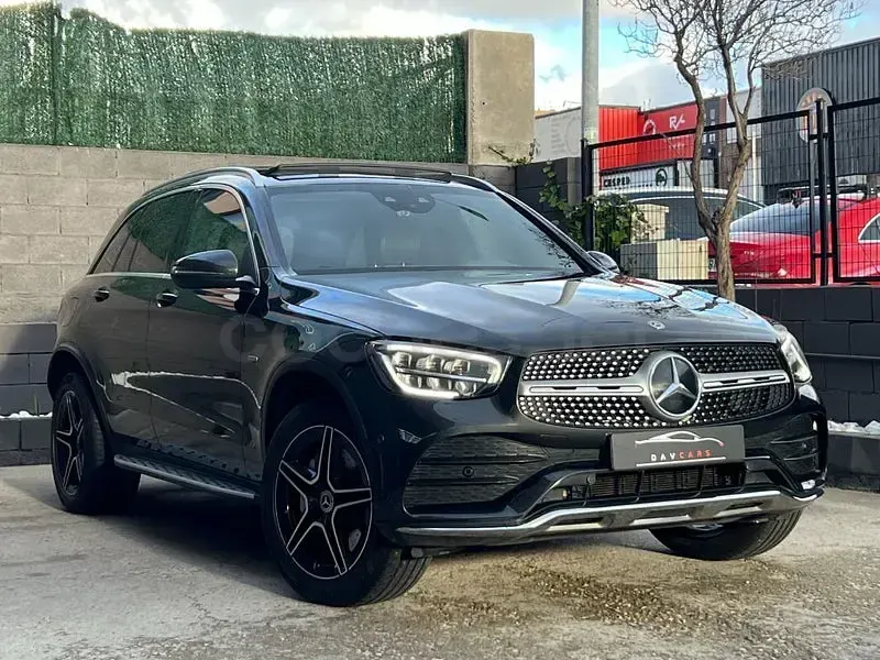 Usado Mercedes GLC300e 306 CV (225 kW) 2020 Gris / plata SUV