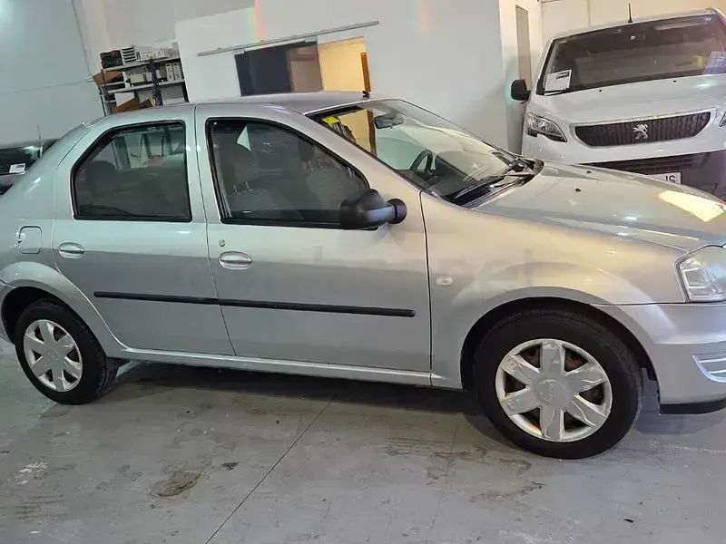 Usado Dacia Logan Ambiance 75 CV (55 kW) 2010 Gris / plata Berlina