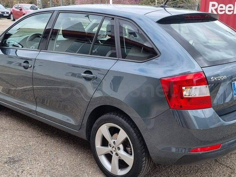 Usado Skoda Rapid Ambition 90 CV (66 kW) 2016 Gris / plata Utilitario