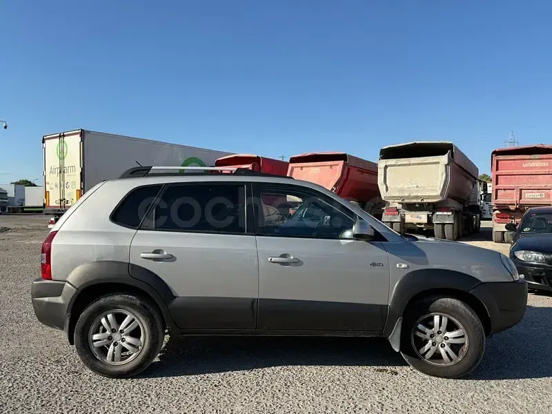 Usado Hyundai Tucson Premium 140 CV (102 kW) 2008 Gris / plata SUV