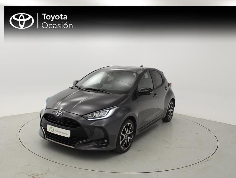 Gris Usado 2021 Toyota Yaris Hybrid Style Berlina | 19.425 € (Precio justo) - Imagen 1/4