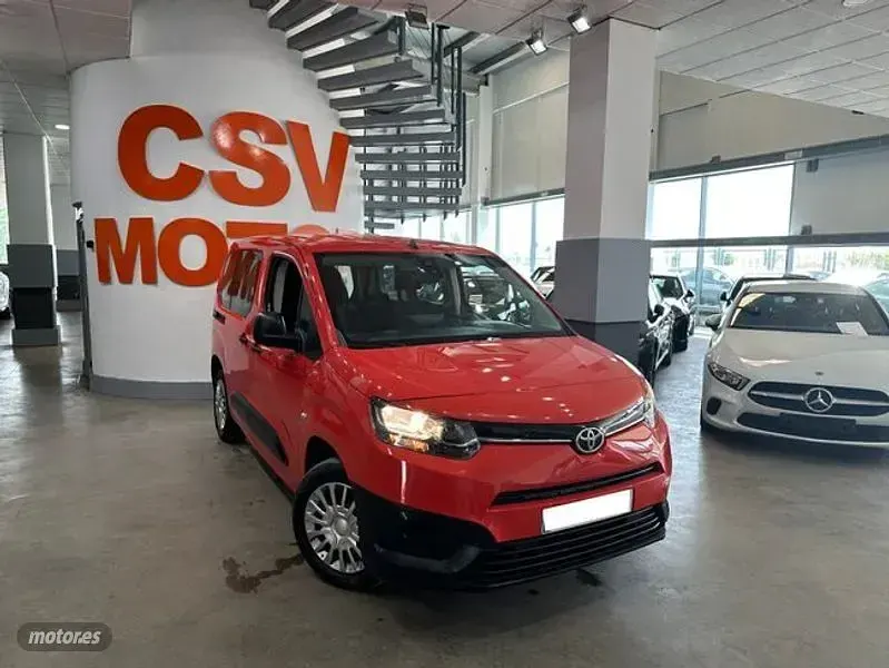 Usado Toyota Proace Verso Active 130 CV (95 kW) 2023 Rojo Familiar