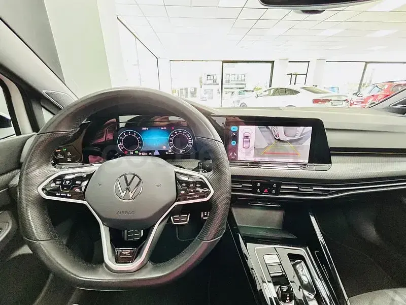 Usado VW Golf VIII R-line 150 CV (110 kW) 2024 Blanco Berlina