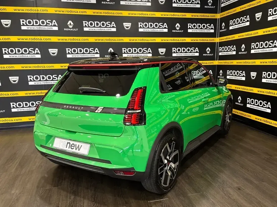 Usado Renault R5 Techno 110 kW (150 CV) 2025 Verde Utilitario
