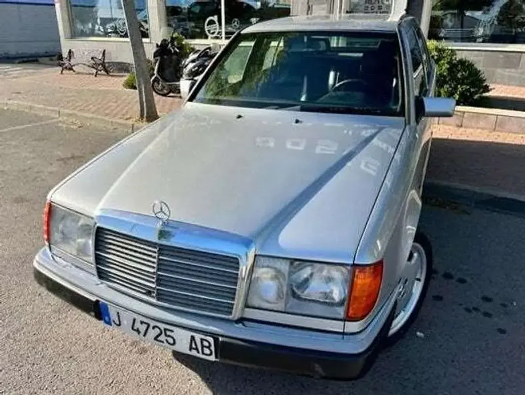 Usado Mercedes E300 147 CV (108 kW) 1992 Beige Familiar