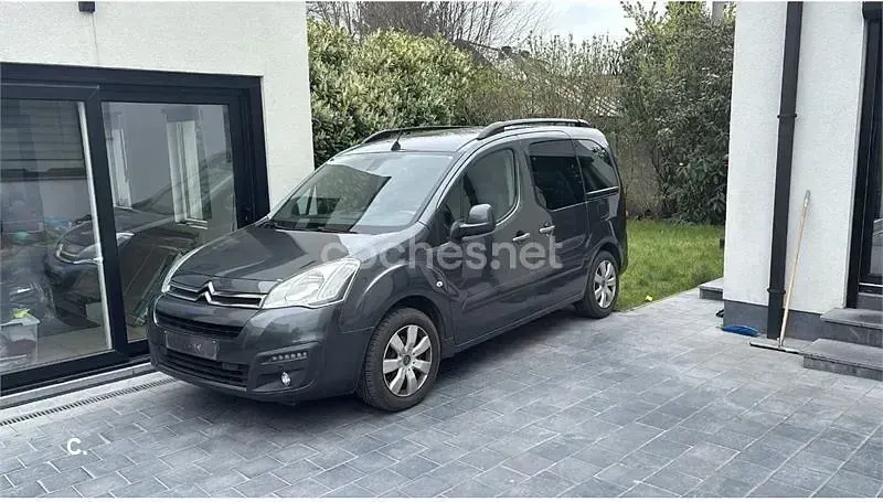 Usado Citroën e-Berlingo Feel 120 CV (88 kW) 2016 Gris / plata Monovolumen
