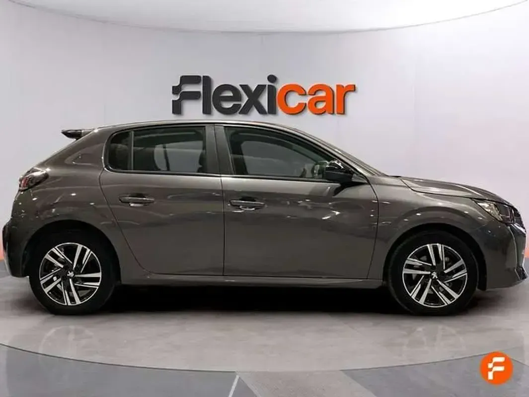 Usado Peugeot 208 Active 102 CV (75 kW) 2023 Gris Utilitario