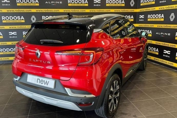 Usado Renault Captur Techno 90 CV (66 kW) 2024 Rojo SUV