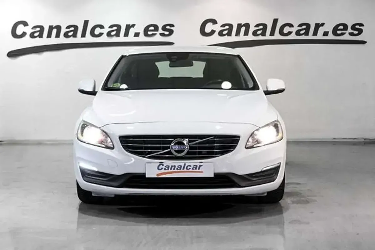 Usado Volvo V60 Kinetic 114 CV (83 kW) 2014 Blanco Familiar