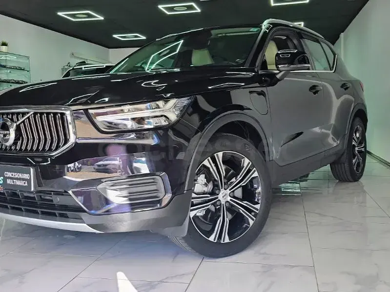Usado Volvo XC40 Plus 211 CV (155 kW) 2021 Negro SUV