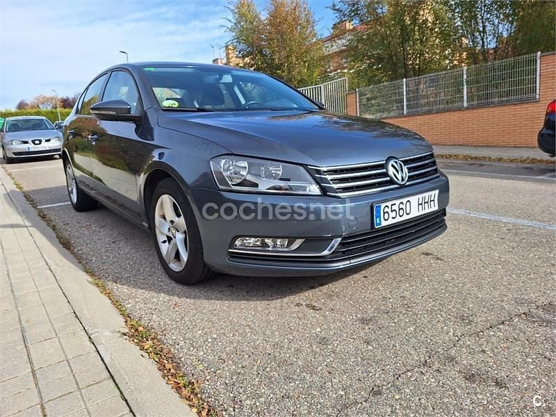 Gris / plata Usado 2011 VW Passat Advance Berlina | 8900 € (Precio justo) - Imagen 1/4