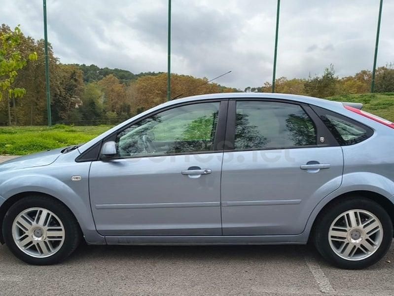 Używany Ford Focus Ghia 109 KM (80 kW) 2006 Niebieski Sedan/Limuzyna