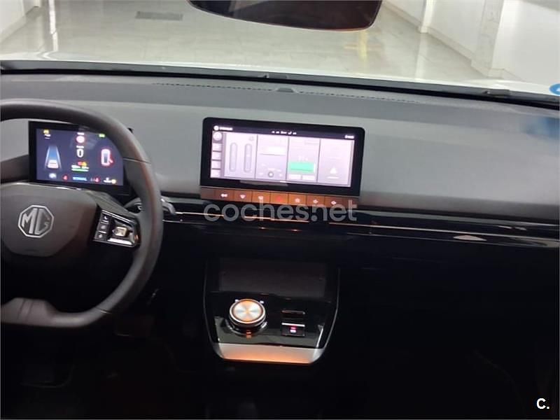 Begagnad MG MG4 EV 125 kW (170 HK) 2023 Eléctrico Halvkombi