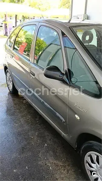 Usado Citroën Xsara Picasso 92 CV (67 kW) 2009 Beige Monovolumen