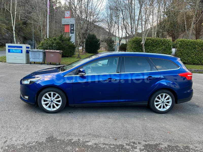 Usado Ford Focus Titanium 120 CV (88 kW) 2015 Azul Familiar