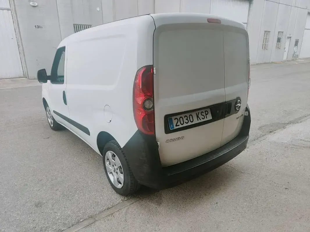 Usado Opel Combo 95 CV (69 kW) 2019 Blanco Monovolumen