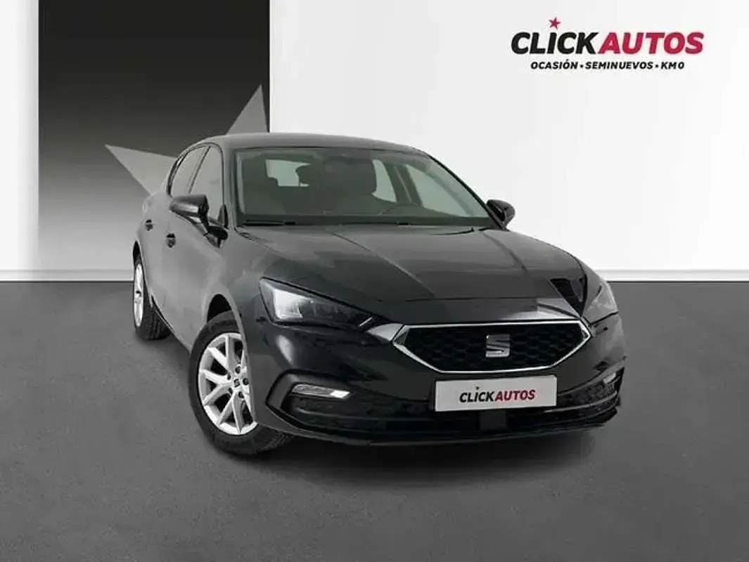 Usado Seat Leon Style 131 CV (96 kW) 2024 Negro Berlina