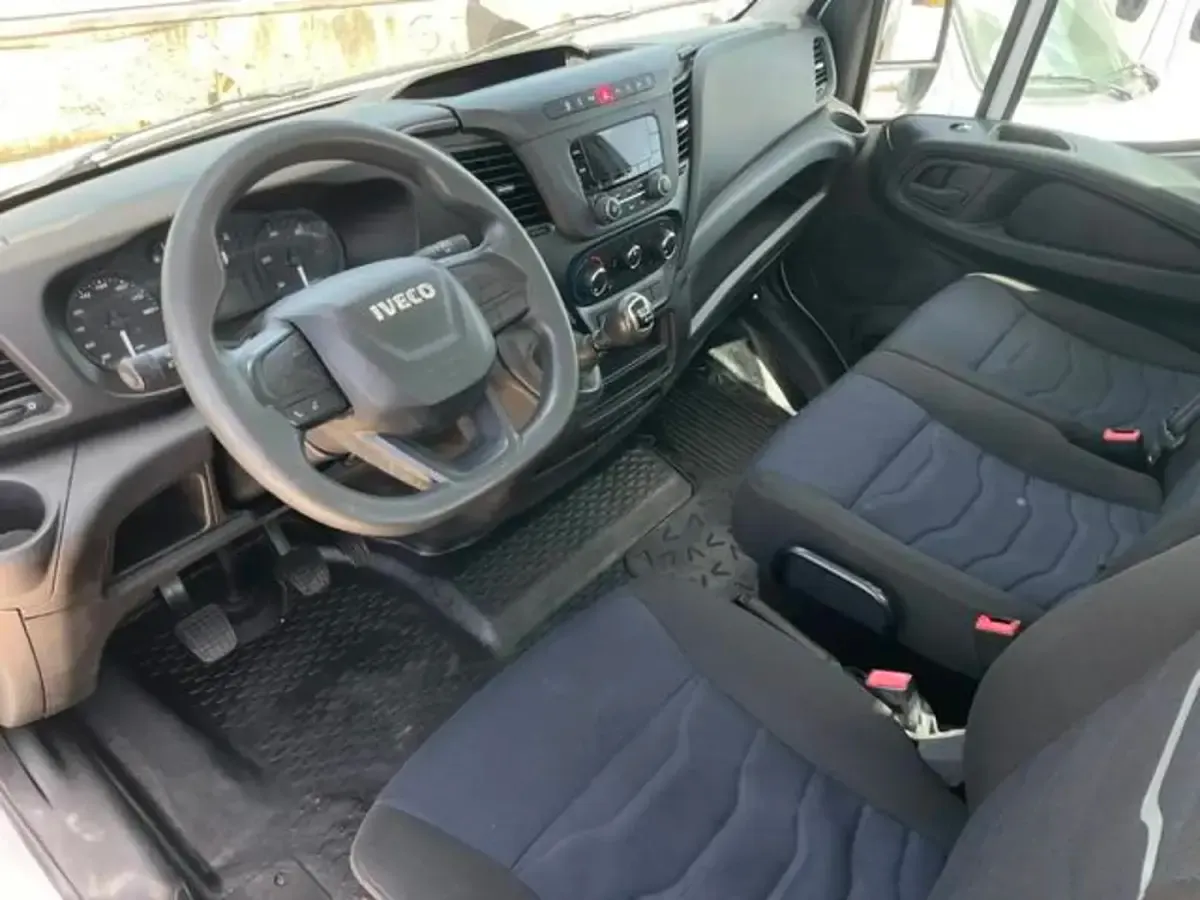 Usado Iveco Daily 136 CV (100 kW) 2021 Blanco Van