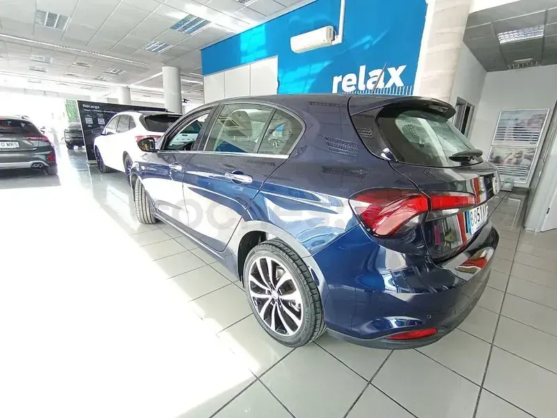Usado Fiat Tipo Business 120 CV (88 kW) 2018 Azul Berlina