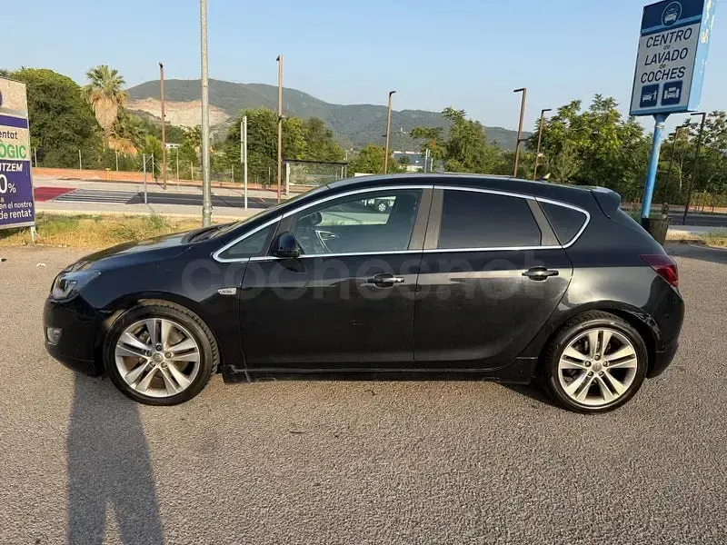 Usado Opel Astra Sport 160 CV (117 kW) 2011 Negro Berlina