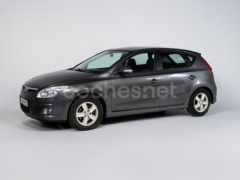 Gris / plata Usado 2011 Hyundai i30 GLS Berlina | 7990 € (Precio justo) - Imagen 1/4