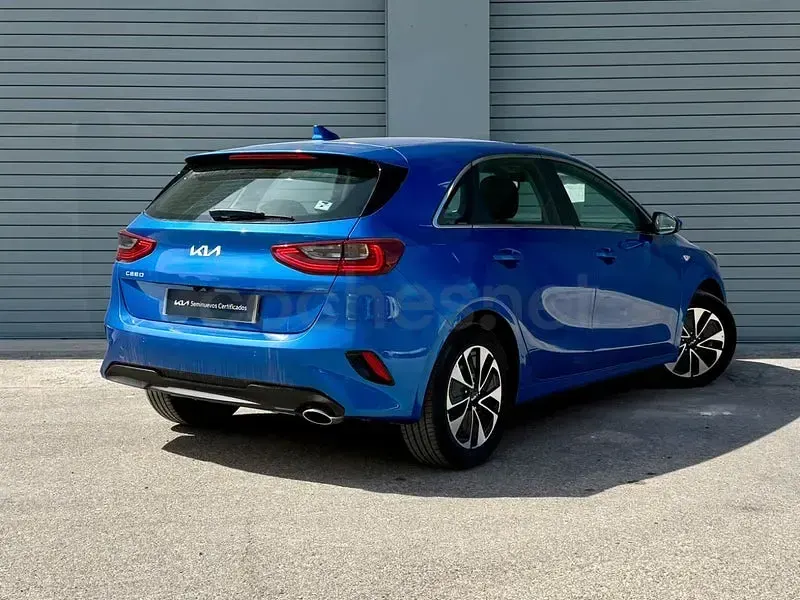 Usado Kia Ceed 100 CV (73 kW) 2025 Azul Utilitario