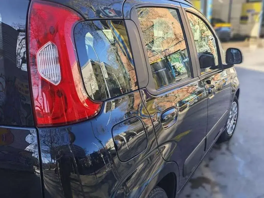 Usado Fiat Panda Lounge 69 CV (50 kW) 2013 Negro Utilitario