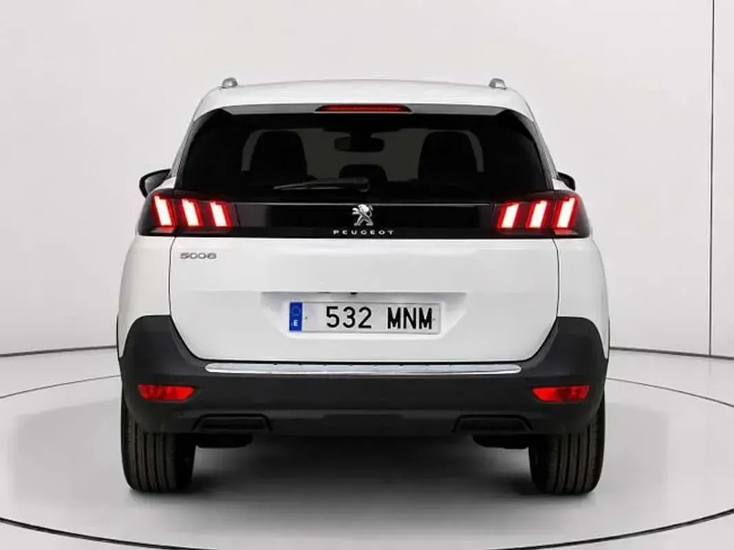 Usado Peugeot 5008 Allure 131 CV (96 kW) 2024 Blanco SUV