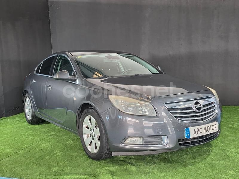 Gris / plata Usado 2010 Opel Insignia Edition Berlina | 5990 € (Precio justo) - Imagen 1/4