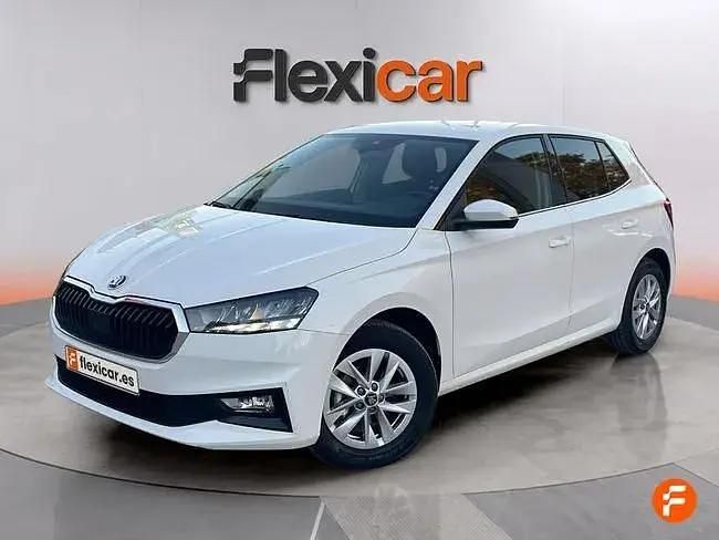Usado Skoda Fabia 95 HP (69 kW) 2025 Branco Citadino