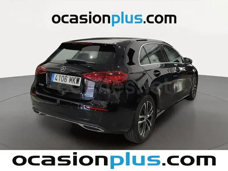 Usado Mercedes A180 136 CV (100 kW) 2023 Negro Berlina