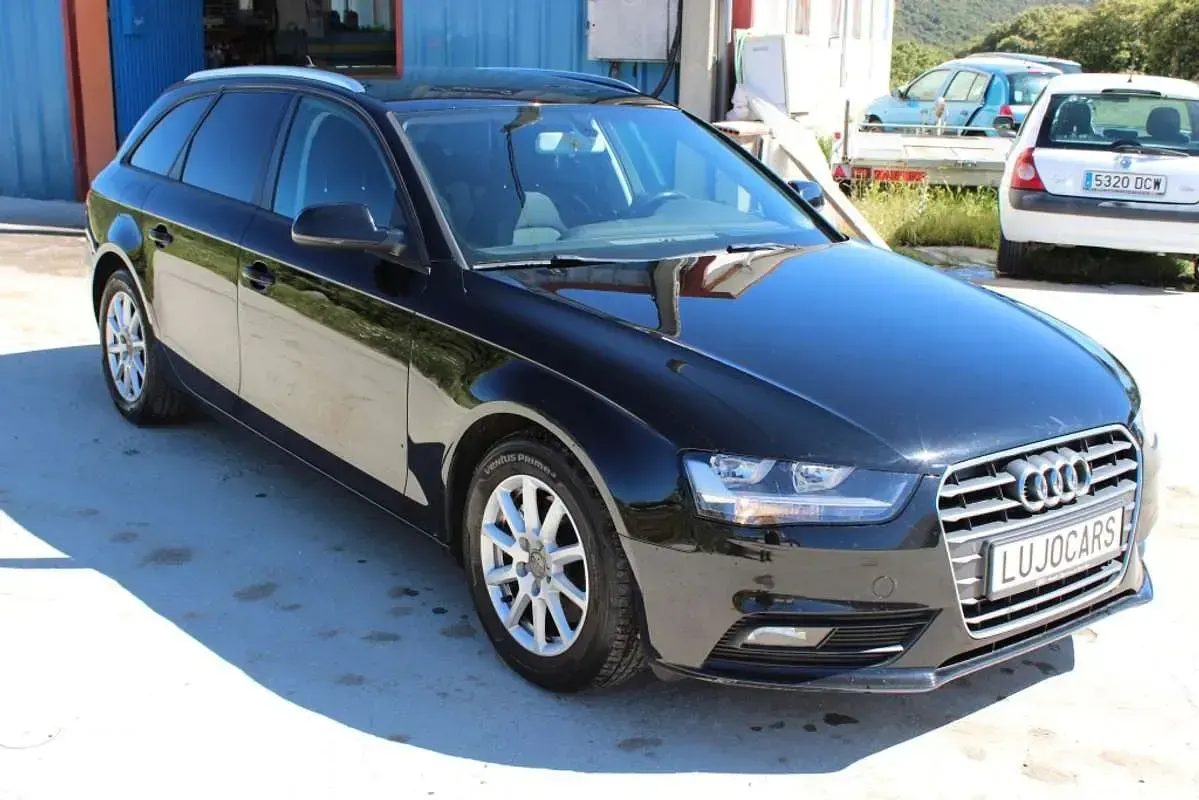 Usado Audi A4 136 CV (100 kW) 2014 Negro Familiar
