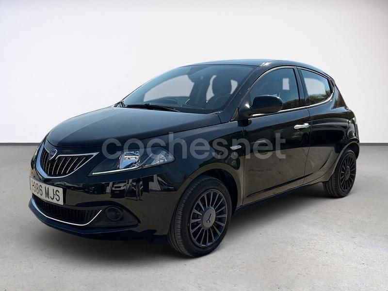 Negro Usado 2022 Lancia Ypsilon Silver Utilitario | 12.509 € (Precio justo) - Imagen 1/4