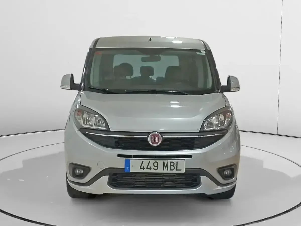 Usado Fiat Doblò Trekking 121 CV (88 kW) 2022 Gris Monovolumen