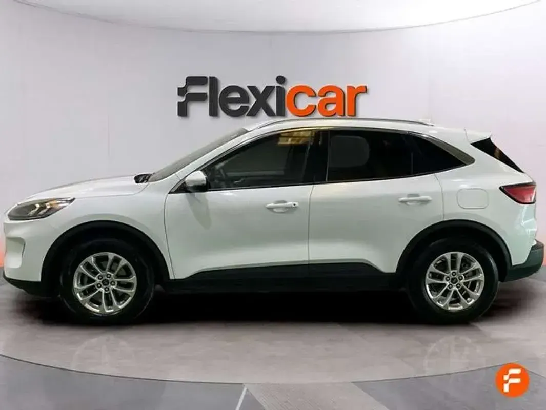 Usado Ford Kuga Titanium 150 CV (110 kW) 2023 Blanco SUV