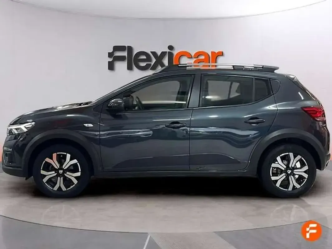 Usado Dacia Sandero Comfort 91 CV (66 kW) 2021 Negro Utilitario