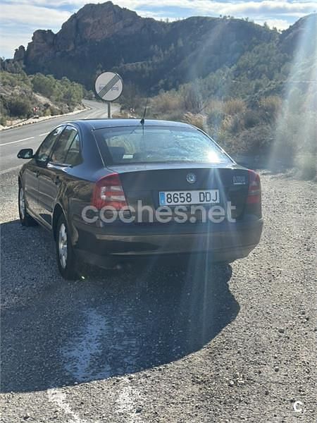 Usado Skoda Octavia Elegance 140 CV (102 kW) 2005 Negro Berlina