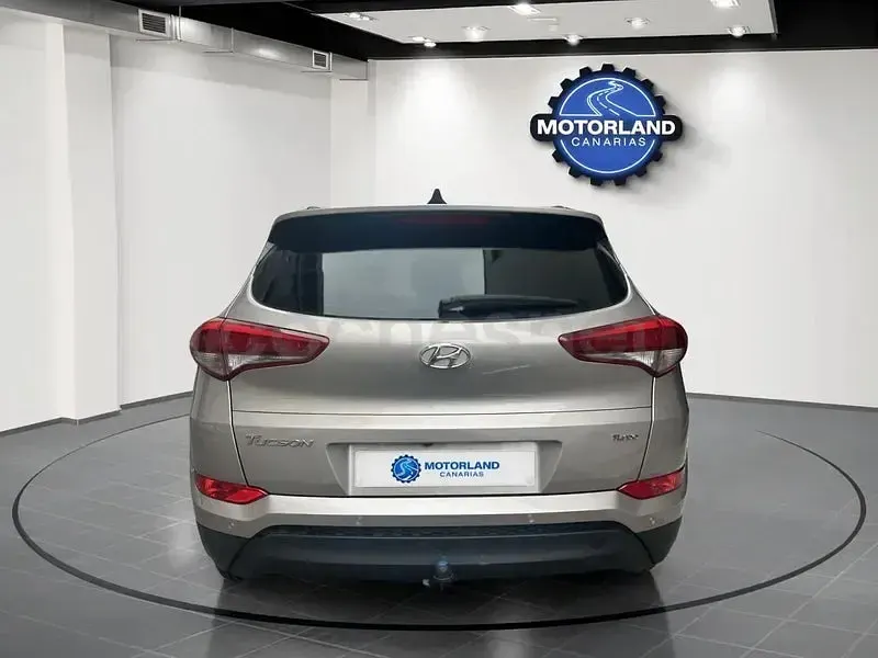 Usado Hyundai Tucson 131 CV (96 kW) 2015 Gris / plata SUV